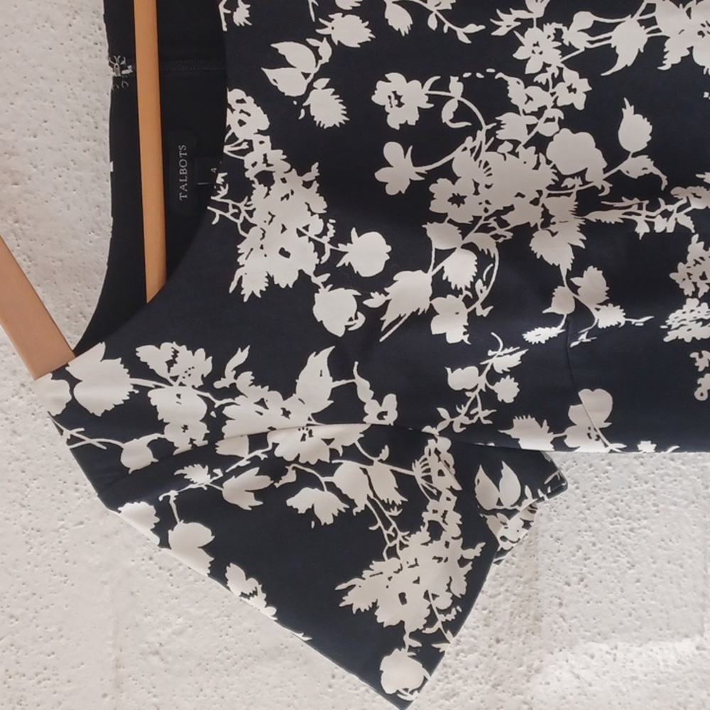 Talbots Black and White Floral Bateau Neckline Short Sleeve Sheath Dress Size 4 - Picture 5 of 14